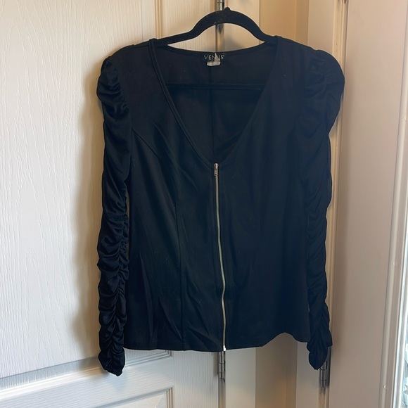 🍁Venus stretchy top with ruffled see through sleeves & zipped front - Picture 2 of 9